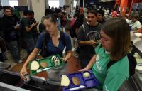 20070428__0429-a-cafeteria_200