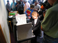 8-22-06westhartfordvotingdemo1