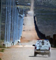Border_patrol_vehicle_at_border_fence