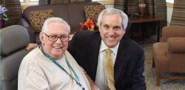 Senator Shapleigh visits with a veteran at Ambrosio Guillen in El Paso