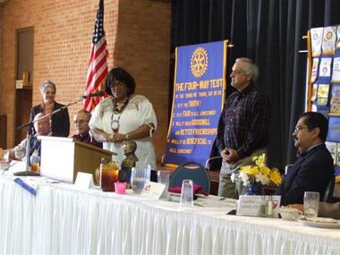 Senator Shapleigh presenting <a href="http://shapleigh.org/news/2760--senator-shapleigh-to-award-ywca-ceo-dr-sandra-braham-with-adelante-con-ganas">YWCA CEO Dr. Sandra Braham with the "Adelante Con Ganas" award</a> for February 2009