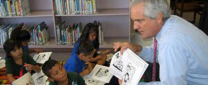Senator Shapleigh reads to elementary school children
